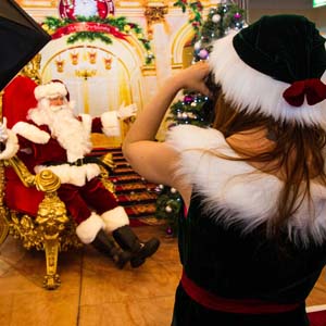 The Real Santa Photographer Elf